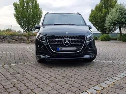 Schwarz Gebraucht 2024 Mercedes V300 Avantgarde Van / Kleinbus | 75.990 € (Teuer)