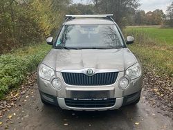 Grau Gebraucht 2011 Skoda Yeti SUV | 3.999 €
