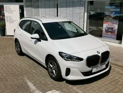 Weiß Gebraucht 2022 BMW 218 Active Tourer Van / Kleinbus | 29.890 € (Etwas zu teuer)