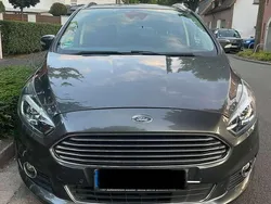 Grau Gebraucht 2017 Ford S-MAX Titanium Van / Kleinbus | 15.500 € (Fairer Preis)