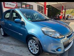 Blau Gebraucht 2009 Renault Clio II Kleinwagen | 2.900 €