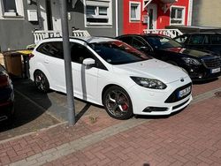 Weiß Gebraucht 2014 Ford Focus ST Kombi | 7.900 € (Fairer Preis)