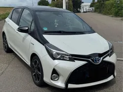 Weiß Gebraucht 2017 Toyota Yaris Hybrid Kleinwagen | 11.500 € (Guter Preis)