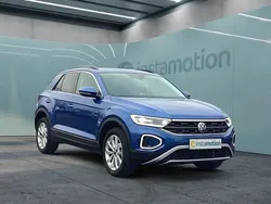 Blau Gebraucht 2024 VW T-Roc Life SUV | 28.000 € (Guter Preis)