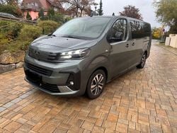 Grün Gebraucht 2025 Peugeot Traveller Allure Van / Kleinbus | 43.500 € (Fairer Preis)
