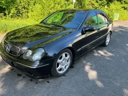 Schwarz Gebraucht 2001 Mercedes C200 Avantgarde Limousine | 3.490 € (Fairer Preis)