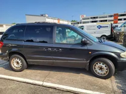 Schwarz Gebraucht 2001 Chrysler Voyager Van / Kleinbus | 650 €