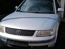 Silber Gebraucht 1998 VW Passat Kombi | 123.456 €