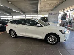 Weiß Gebraucht 2021 Ford Focus Cool & Connect Limousine | 15.400 € (Fairer Preis)
