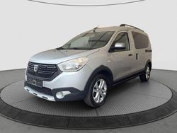 Grau Gebraucht 2017 Dacia Dokker Celebration Van / Kleinbus | 12.987 € (Teuer)