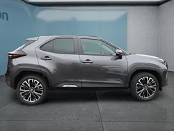 Grau Neu 2025 Toyota Yaris Cross SUV | 34.949 €