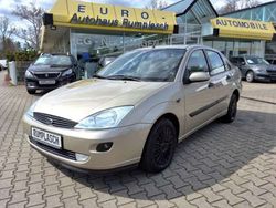 Veneziagold metallic (metallic) Gebraucht 1999 Ford Focus Ghia Limousine | 2.990 €