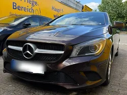 Braun Gebraucht 2015 Mercedes CLA180 Shooting Brake Urban Kombi | 16.650 € (Guter Preis)