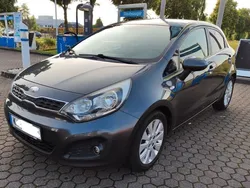 Grau Gebraucht 2013 Kia Rio Limousine | 6.500 € (Fairer Preis)