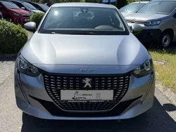 Grau Gebraucht 2021 Peugeot 208 Active Kleinwagen | 14.650 € (Etwas zu teuer)