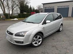 Silber Gebraucht 2006 Ford Focus Kombi | 3.800 €
