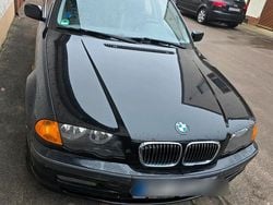 Schwarz Gebraucht 2001 BMW 325 Limousine | 950 €