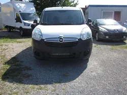 Weiß Gebraucht 2017 Opel Combo Van / Kleinbus | 3.980 € (Guter Preis)