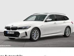 Weiß Gebraucht 2023 BMW 330e M Sport Kombi | 43.990 € (Etwas zu teuer)