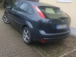 Grau Gebraucht 2006 Ford Focus Limousine | 2.390 € (Fairer Preis)