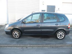 Grau Gebraucht 2002 Renault Mégane GrandTour Expression Kombi | 1.100 €
