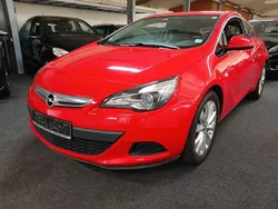 Rot Gebraucht 2014 Opel Astra GTC Coupé | 5.650 € (Etwas zu teuer)