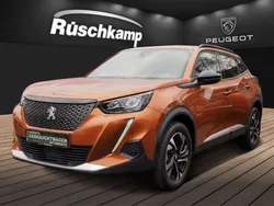 Orange Gebraucht 2023 Peugeot 2008 Allure SUV | 19.790 € (Etwas zu teuer)