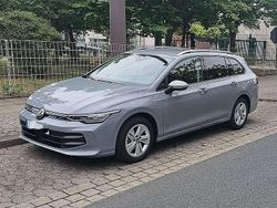 Grau Gebraucht 2024 VW Golf VIII Life Kombi | 28.900 € (Fairer Preis)