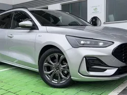 Silber Gebraucht 2023 Ford Focus ST-Line Kombi | 24.950 € (Guter Preis)
