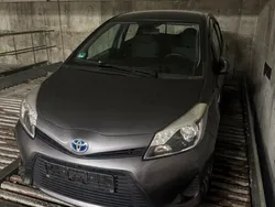 Grau Gebraucht 2013 Toyota Yaris Limousine | 8.700 € (Fairer Preis)