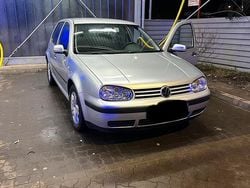Grau Gebraucht 2003 VW Golf IV Kleinwagen | 1.300 € (Guter Preis)