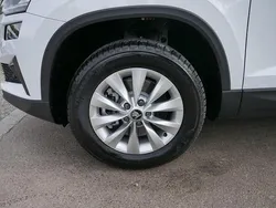 Moonweiß perleffekt moonweiß perleffekt moonweiß perleffekt Neu 2025 Skoda Karoq Selection SUV | 34.094 € (Guter Preis)