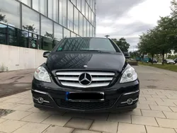 Schwarz Gebraucht 2011 Mercedes B200 Van / Kleinbus | 4.500 € (Superpreis)