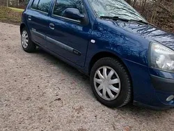Blau Gebraucht 2003 Renault Clio II Kleinwagen | 1.590 € (Etwas zu teuer)