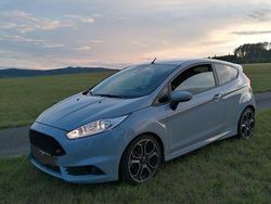 Schwarz Gebraucht 2016 Ford Fiesta ST200 Kleinwagen | 9.500 € (Fairer Preis)