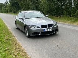 Silber Gebraucht 2007 BMW 330 Sport Line Coupé | 4.650 €