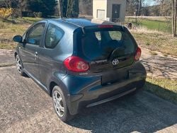 Grau Gebraucht 2009 Toyota Aygo Cool Kleinwagen | 1.200 € (Guter Preis)