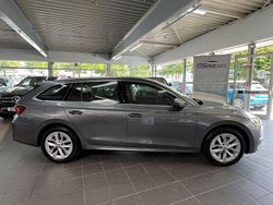 Graphitegrau Gebraucht 2024 Skoda Octavia Selection Kombi | 30.300 € (Superpreis)