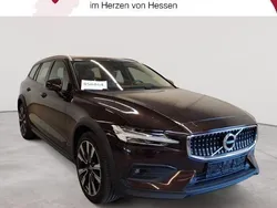 Maple braunmetallic Gebraucht 2020 Volvo V60 CC Pro Kombi | 27.390 € (Etwas zu teuer)