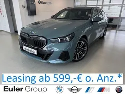 Gruen Gebraucht 2024 BMW 520 Performance Kombi | 50.690 € (Superpreis)