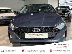 Grau Gebraucht 2021 Hyundai i20 Trend Limousine | 15.880 € (Fairer Preis)
