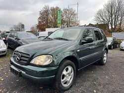 Grün Gebraucht 2001 Mercedes ML320 SUV | 3.950 € (Fairer Preis)