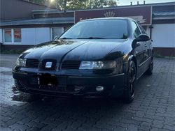 Schwarz Gebraucht 2003 VW Golf IV Limousine | 2.399 € (Etwas zu teuer)