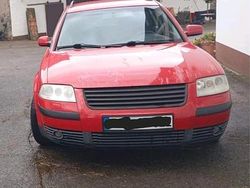 Rot Gebraucht 2001 VW Passat Kombi | 2.849 € (Fairer Preis)