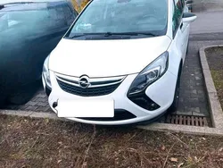 Weiß Gebraucht 2015 Opel Zafira Tourer Edition Van / Kleinbus | 6.500 € (Teuer)