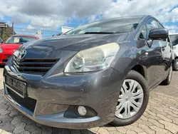 Grau Gebraucht 2011 Toyota Verso Van / Kleinbus | 3.999 € (Guter Preis)