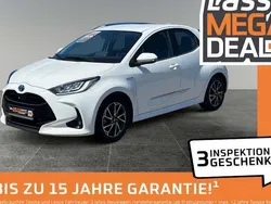 Weiß Gebraucht 2021 Toyota Yaris Hybrid Club Limousine | 17.980 € (Fairer Preis)