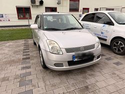Silber Gebraucht 2005 Suzuki Swift Kleinwagen | 2.700 €