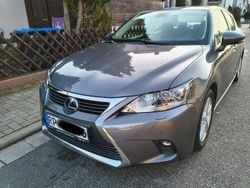 Grau Gebraucht 2016 Lexus CT200h Luxury Line Limousine | 17.999 € (Teuer)