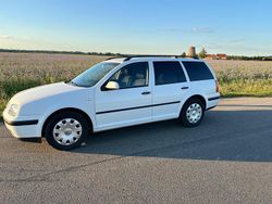 Weiß Gebraucht 2002 VW Golf IV Basis Kombi | 1.450 € (Fairer Preis)